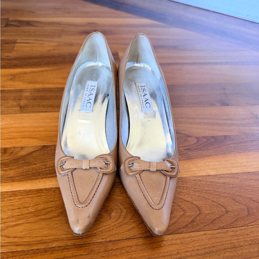 The Quiet Luxury Kitten Heel. ISAAC Made in Italy. Size 36.